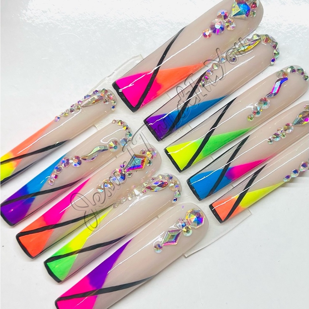 Neon Geometric Nail Set with Rhinestones - Picture 4 of 6